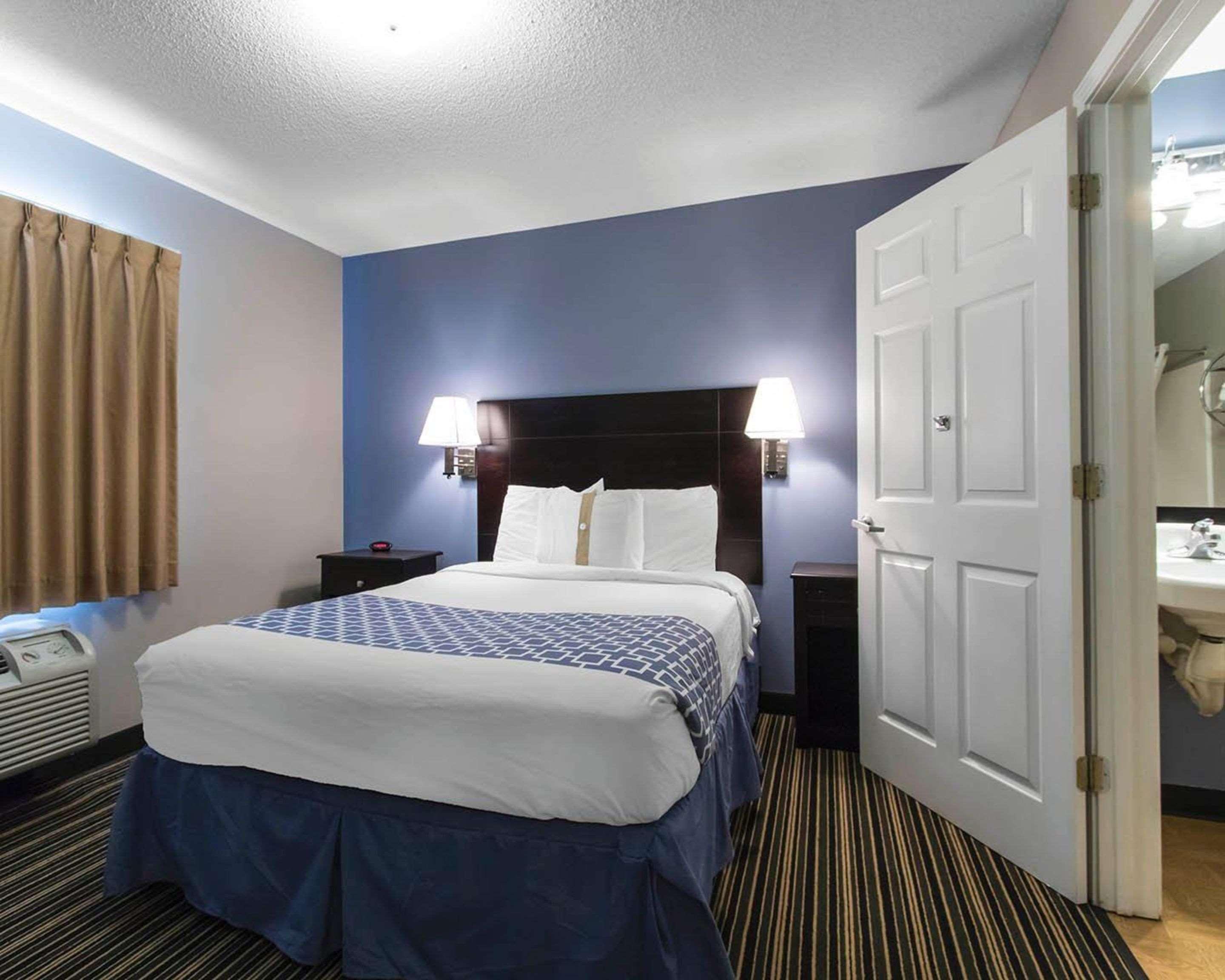 Suburban Extended Stay Hotel Naval Base Area Warrington Экстерьер фото